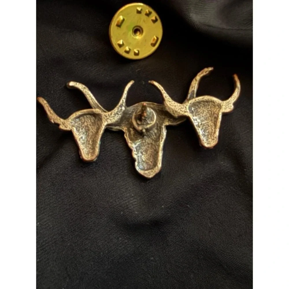Vintage Triple‎ Longhorn Steer Head Pin Western  Bull Cattle Lapel Pin